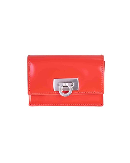 Shop SALVATORE FERRAGAMO  Cardholder: Salvatore Ferragamo credit card holder with Gancini.
Made of shiny calfskin, with a flat back pocket and compartment sealed by a Gancini closure.
Dimensions: height 7.3 CM length 10.0 CM depth 2.5 CM.
Composition: 100% calf leather.
Made in Italy.. 220435 760664-003